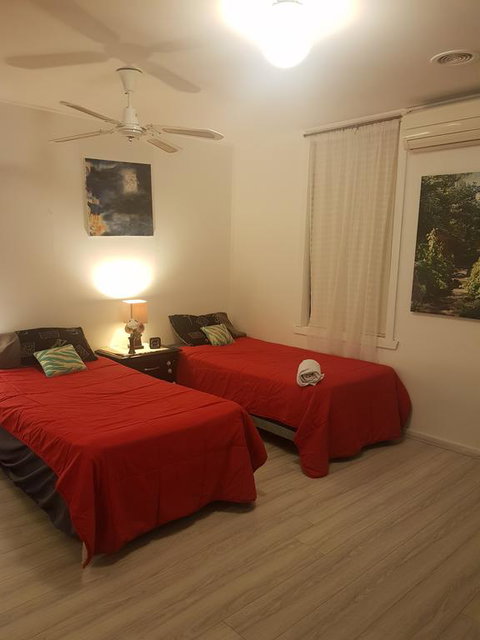 Warm Friendly Family Environment In Braybrook - Accommodation Australia 0