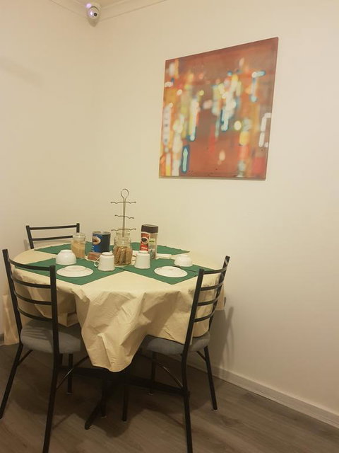 Warm Friendly Family Environment In Braybrook - Accommodation Australia 3