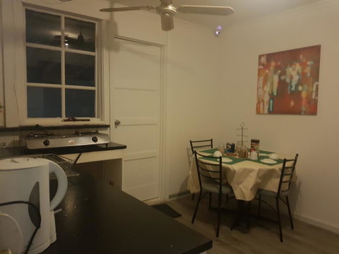 Warm Friendly Family Environment In Braybrook - Accommodation Australia 2