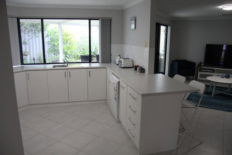 Warnbro Beach Family Accommodation - Australia Shopping 2