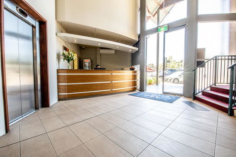 Warners At The Bay - Australia Shopping 1