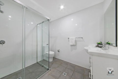 WARRICK FRAM 3 BEDS APT FREE PARKING WALK TO WESTFIELD CLOSE TO HOSPITAL NWF003 - Accommodation Australia 3