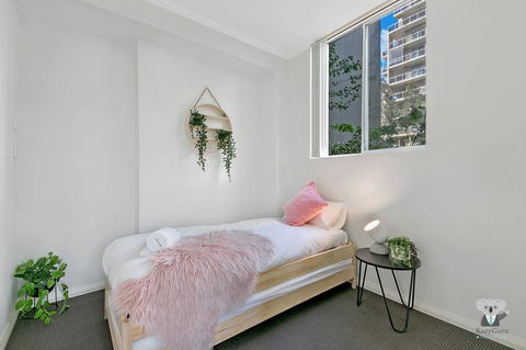 WARRICK FRAM 3 BEDS APT FREE PARKING WALK TO WESTFIELD CLOSE TO HOSPITAL NWF003 - Accommodation Australia 1