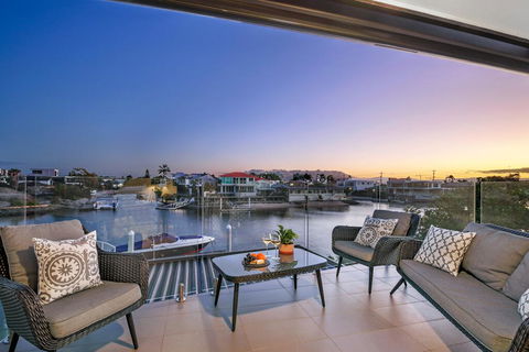 Waterfront Boutique Apartment - Personal Concierge - Accommodation Australia 1