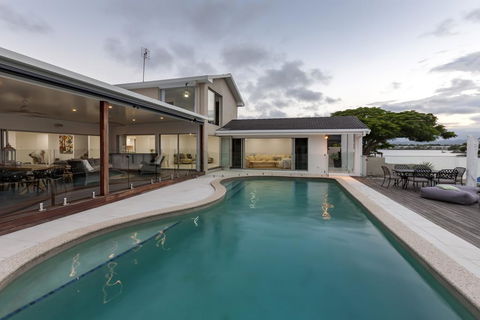 Waterfront Entertainer - Accommodation Australia 2