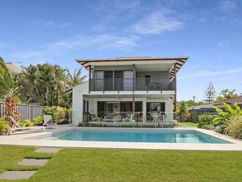 WATERFRONT HOME BORDERING MOOLOOLABA - Accommodation Australia 0