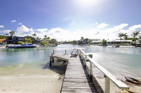 Waterfront On Witta Circle - Australia Shopping 0