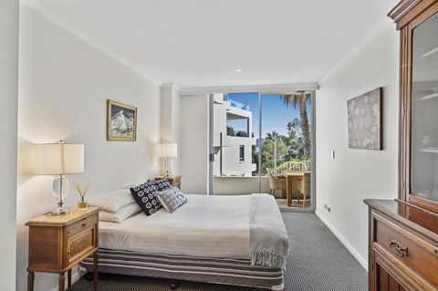 Waterfront Resort Living With Space For The Family - Accommodation Australia 1
