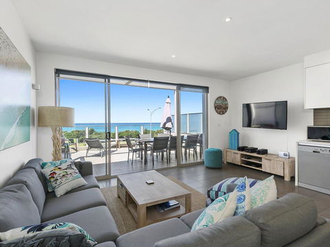 WATERFRONT SEVEN - In The Heart Of Lorne - Accommodation Australia 3