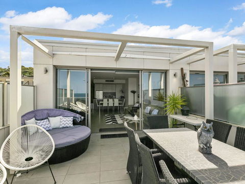 WATERFRONT THREE- In The Heart Of Lorne - Accommodation Australia 1
