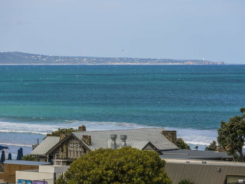 WATERFRONT THREE- In The Heart Of Lorne - Accommodation Australia 3