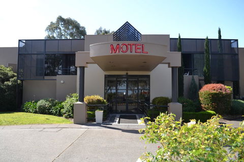 The Dingley Hotel - Accommodation Australia 1