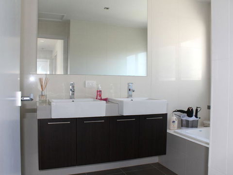 Central To Cowes - Local Tourism 13