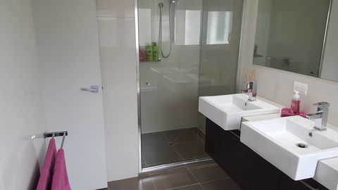 Central To Cowes - Local Tourism 11