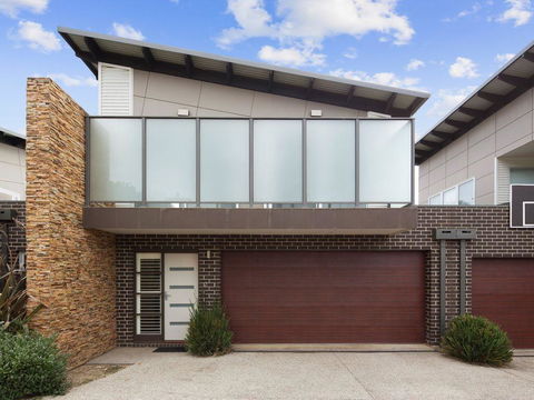 Central To Cowes - Local Tourism 0