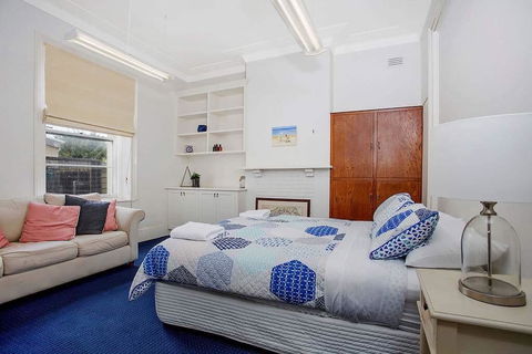 Plummers Mill - Central Townhouse - Accommodation Australia 8