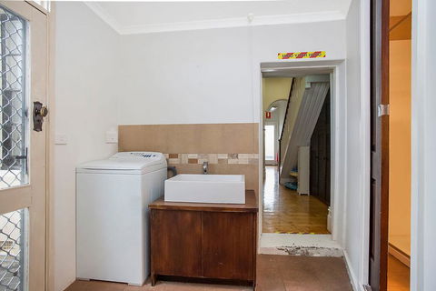 Plummers Mill - Central Townhouse - Accommodation Australia 10