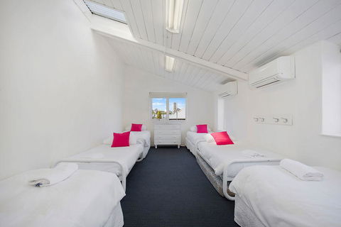 Plummers Mill - Central Townhouse - Accommodation Australia 7