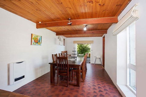 Plummers Mill - Central Townhouse - Accommodation Australia 4