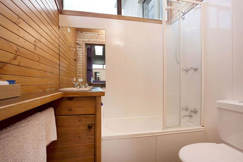 Plummers Mill - Central Townhouse - Accommodation Australia 5