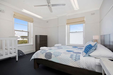 Plummers Mill - Central Townhouse - Accommodation Australia 3