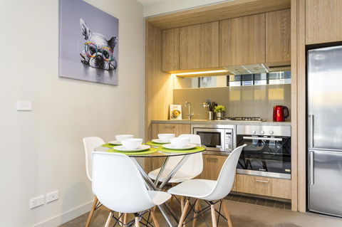 Complete Host 50 Claremont St Apartments - Accommodation Australia 14