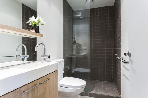Complete Host 50 Claremont St Apartments - Accommodation Australia 16