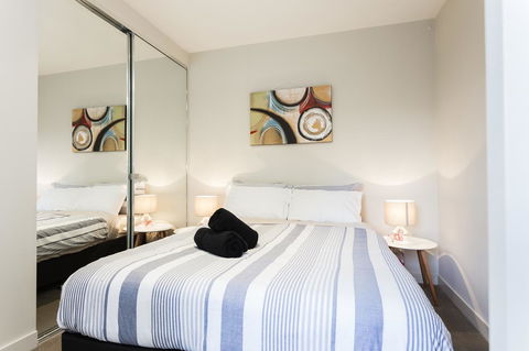 Complete Host 50 Claremont St Apartments - Accommodation Australia 15
