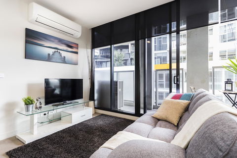 Complete Host 50 Claremont St Apartments - Accommodation Australia 12