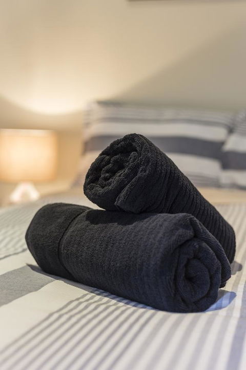 Complete Host 50 Claremont St Apartments - Accommodation Australia 8