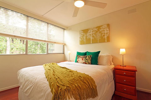 Colour Pop Fitzroy - 3 Bedroom Pet Friendly - Accommodation Australia 13