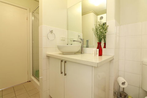 Colour Pop Fitzroy - 3 Bedroom Pet Friendly - Accommodation Australia 20