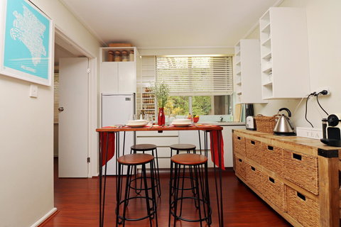 Colour Pop Fitzroy - 3 Bedroom Pet Friendly - Accommodation Australia 3