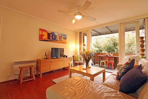 Colour Pop Fitzroy - 3 Bedroom Pet Friendly - Accommodation Australia 1