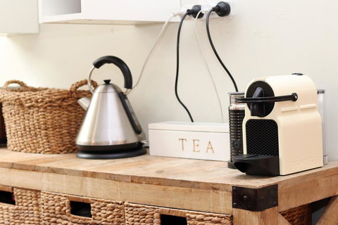 Colour Pop Fitzroy - 3 Bedroom Pet Friendly - Accommodation Australia 25