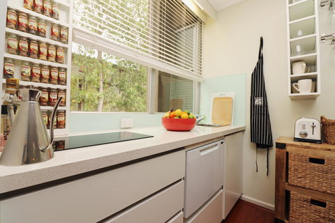 Colour Pop Fitzroy - 3 Bedroom Pet Friendly - Accommodation Australia 5