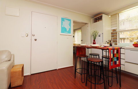 Colour Pop Fitzroy - 3 Bedroom Pet Friendly - Accommodation Australia 21