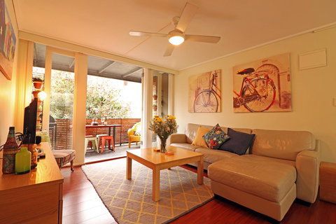 Colour Pop Fitzroy - 3 Bedroom Pet Friendly - Accommodation Australia 2