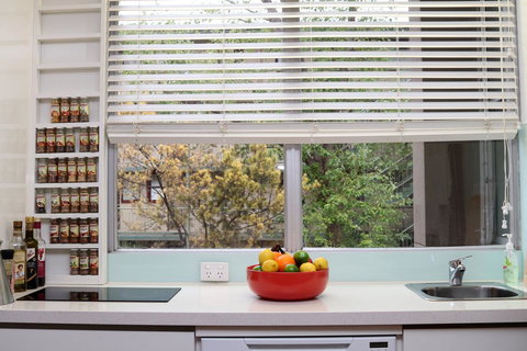 Colour Pop Fitzroy - 3 Bedroom Pet Friendly - Accommodation Australia 24