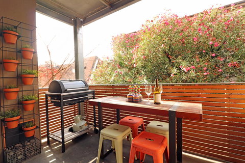Colour Pop Fitzroy - 3 Bedroom Pet Friendly - Accommodation Australia 7