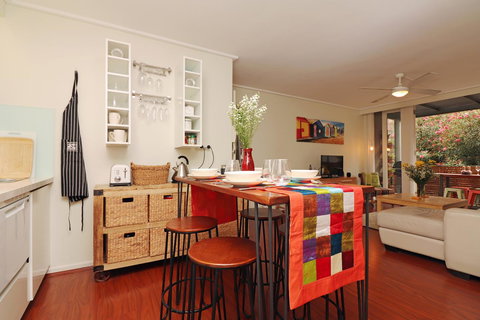 Colour Pop Fitzroy - 3 Bedroom Pet Friendly - Accommodation Australia 0