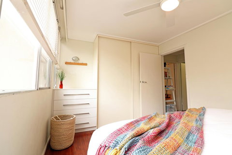 Colour Pop Fitzroy - 3 Bedroom Pet Friendly - Accommodation Australia 12