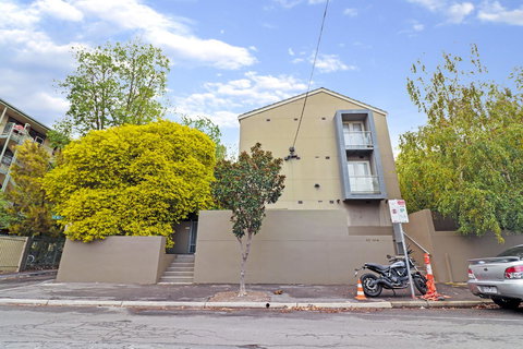 Colour Pop Fitzroy - 3 Bedroom Pet Friendly - Accommodation Australia 28
