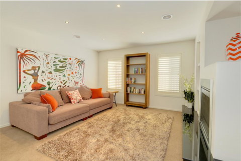 Newington Lakehouse - Local Tourism 16