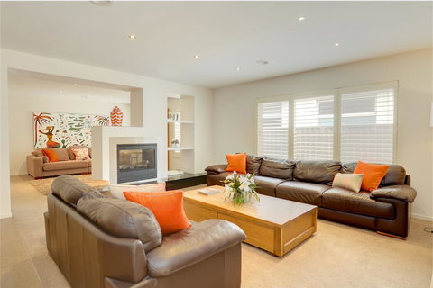 Newington Lakehouse - Local Tourism 13