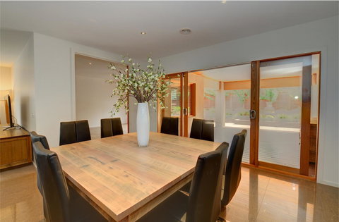 Newington Lakehouse - Local Tourism 18