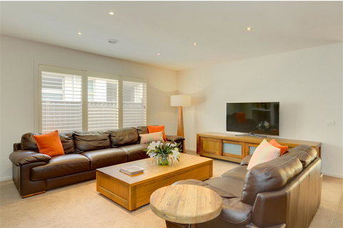 Newington Lakehouse - Local Tourism 9