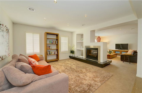 Newington Lakehouse - Local Tourism 8