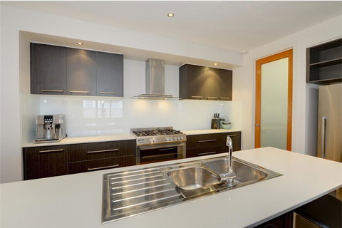 Newington Lakehouse - Local Tourism 17