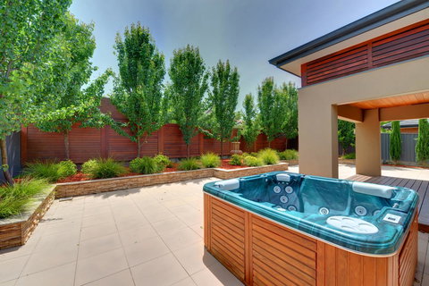 Newington Lakehouse - Local Tourism 19